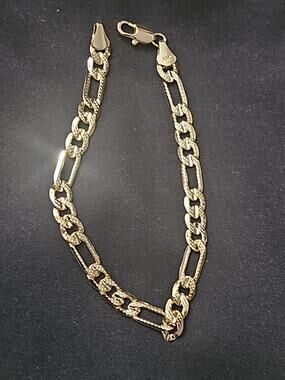 8in. 14k Gold plated on brass-5.4mm Frosted Figaro Bracelet